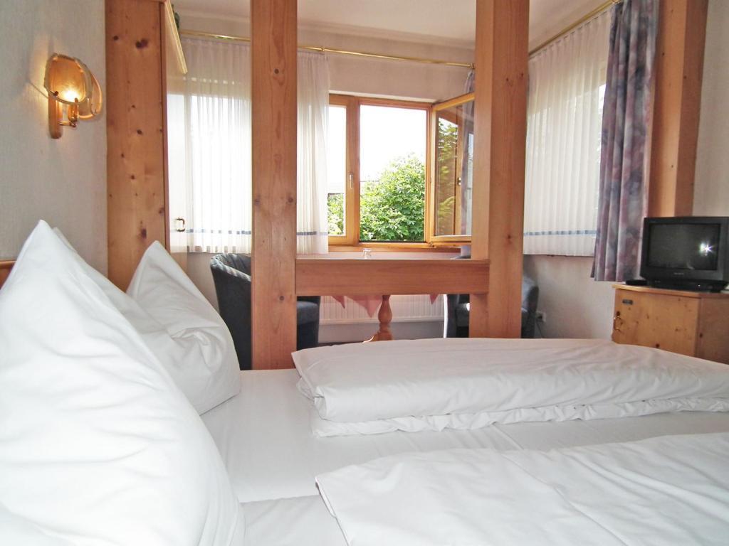 Gasthaus & Hotel Zur Linde Friedrichroda Quarto foto
